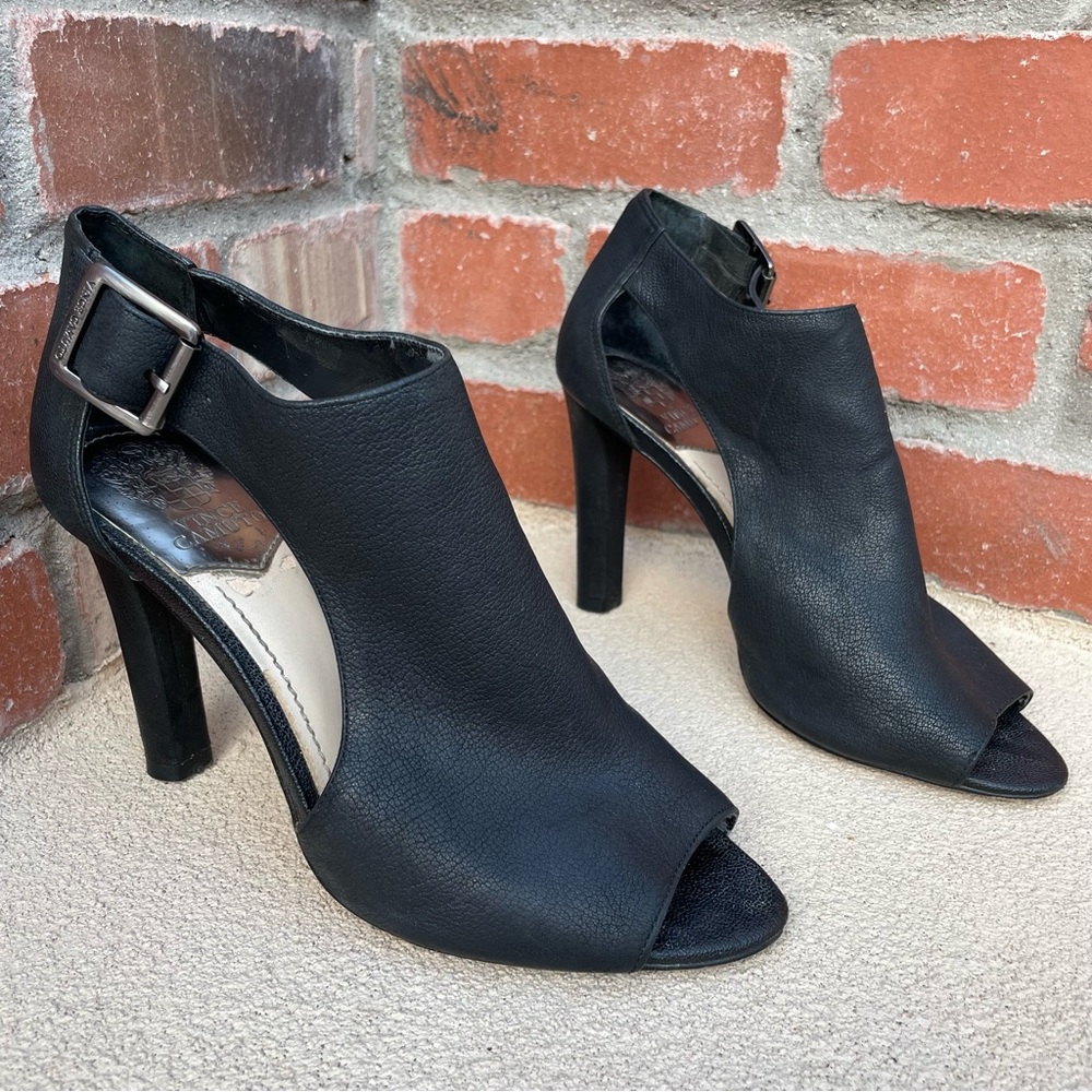 Vince Camuto Omally black leather peep toe 4” heels - Sz 9